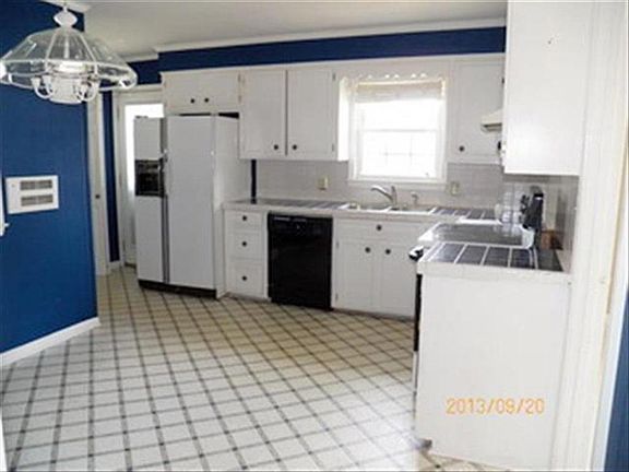 4th image of 301 E Suena Dr
