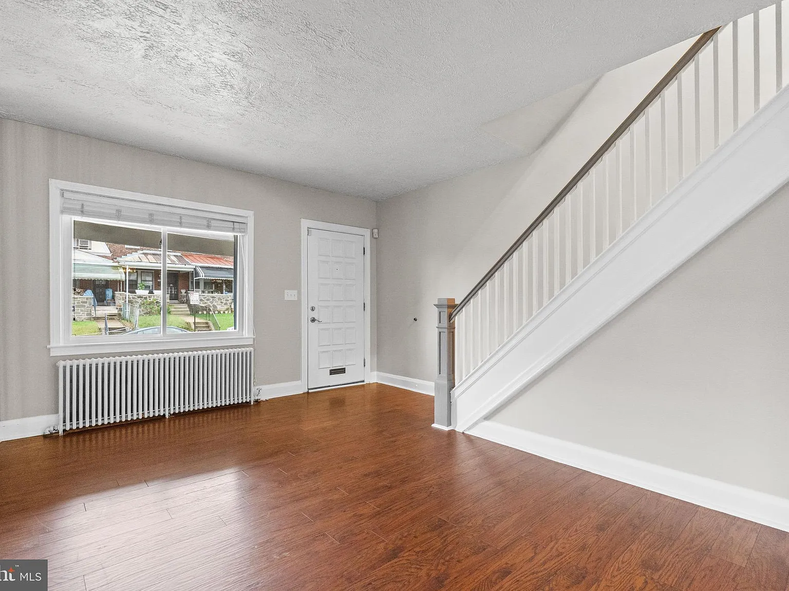 3 bed, 1.5 bath, 1955 sqft, $1,850 — Photo 3