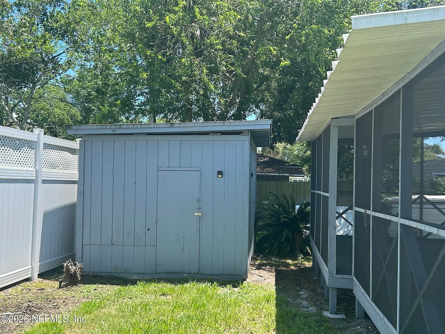 3 bed, 1.0 bath, 975 sqft, $2,300 — Photo 4