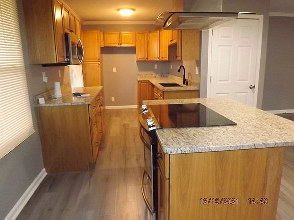 5th image of 4715 E 39th St