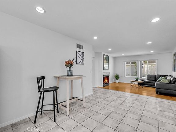 5th image of 2142 W Liverpool Ln