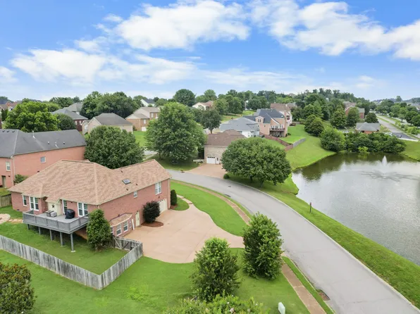 103 Fieldcrest Dr, Hendersonville, TN 37075