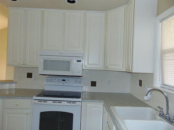 3rd image of 502 Hi Cir W #B