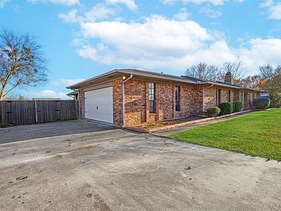 3rd image of 106 Willow Lake Lane