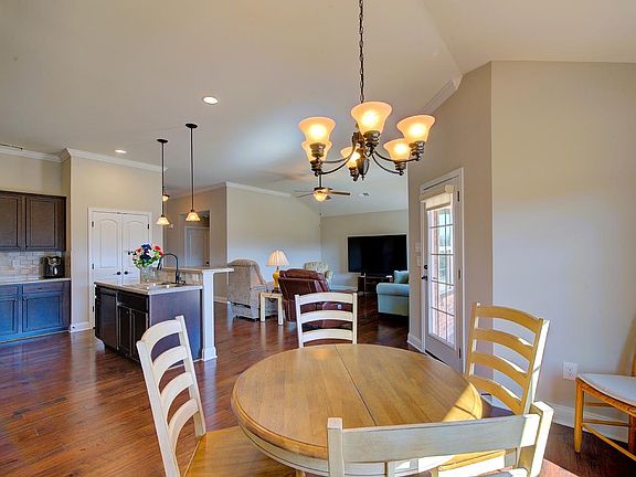 4th image of 602 E Dateria Way