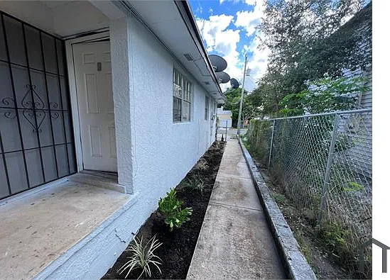 3 bed, $2,300 — Photo 2