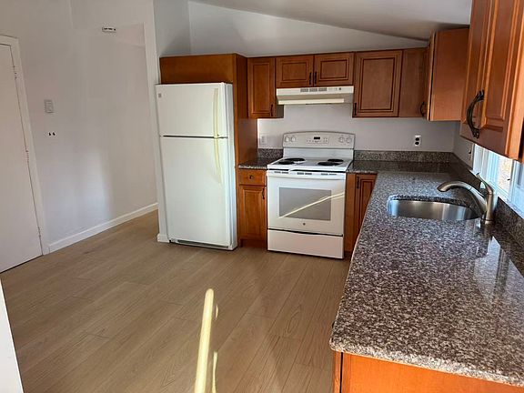 4th image of 8 Glen Ave #2