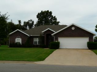 500 Beca Ln, Prairie Grove, AR 72753