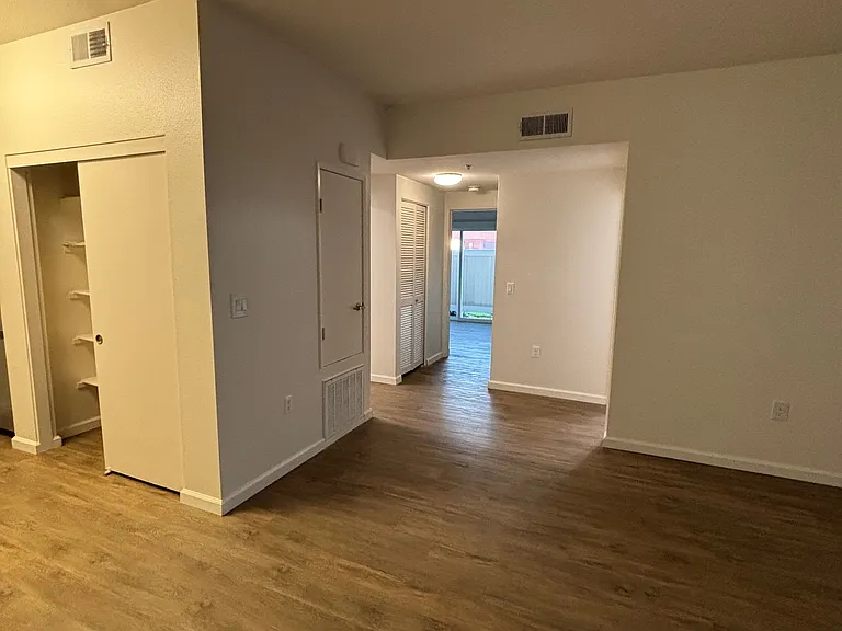 838 N Palm Ave #A-102 — Photo 13