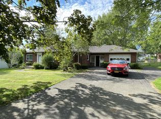 30 Lindbergh Ave, Amsterdam, NY 12010