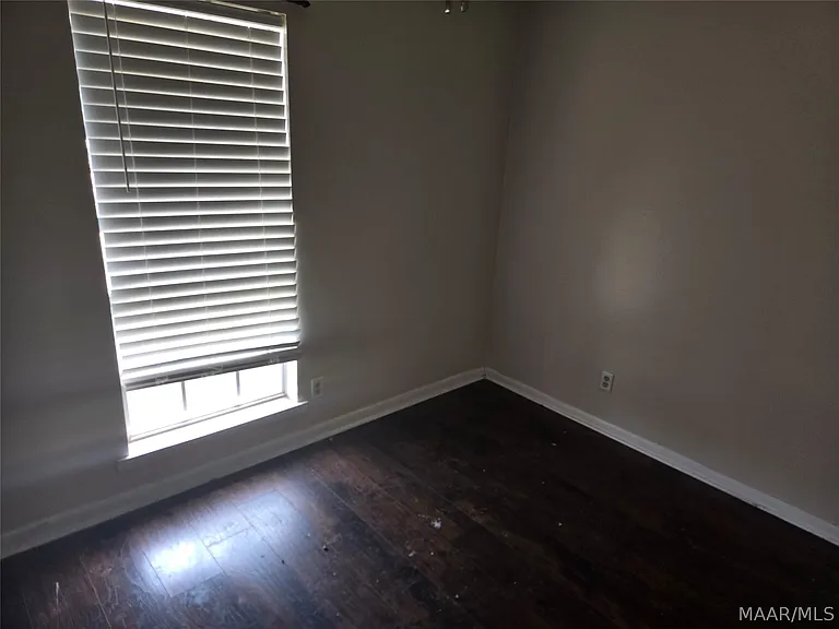 4259 Burtonway Dr — Photo 12