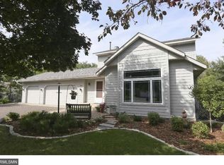 875 Lakewood Dr S, Maplewood, MN 55119