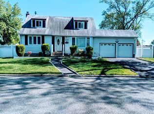 24 Morris St, Brentwood, NY 11717