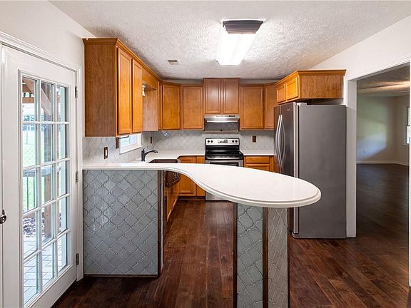 2nd image of 282 Bell Wood Rd