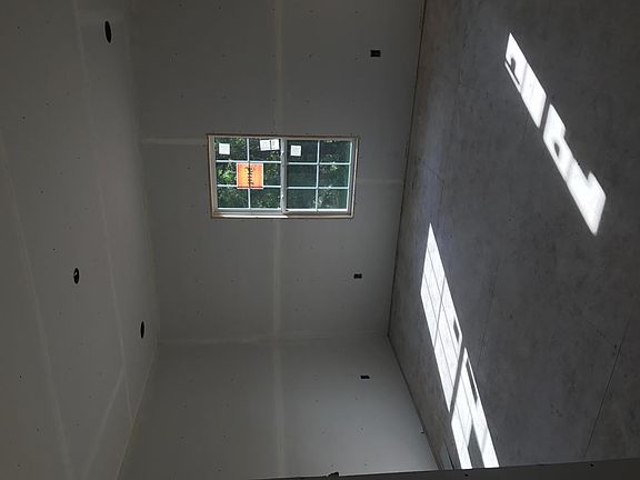5th image of 248 Bonnie Dr