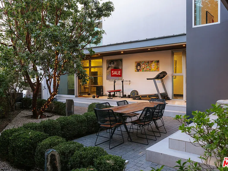 2651 Nichols Canyon Rd — Photo 32