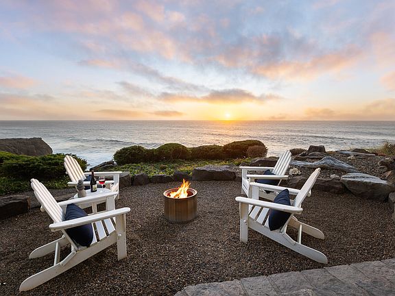 3rd image of 520 SW Cove Point