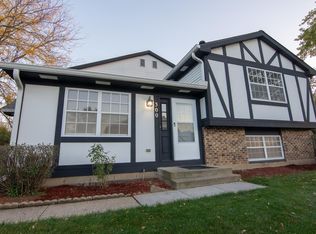 300 Westwood Ct UNIT 300, Vernon Hills, IL 60061