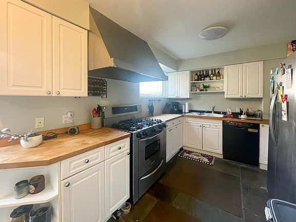 5th image of 2308 N Greenview Ave #1