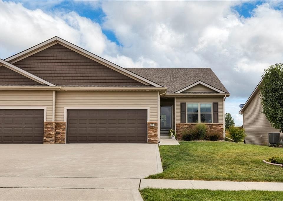 1st image of 344 NW Autumn Crest Dr