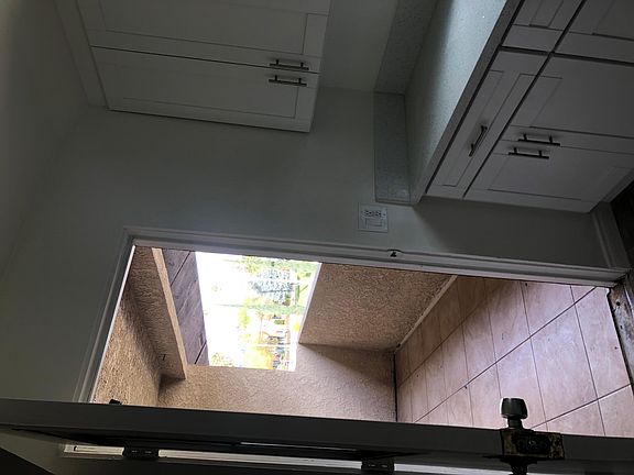 2nd image of 1058 E Washington Blvd APT 5