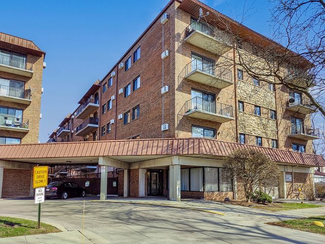 1st image of 2317 N Neva Ave APT 405
