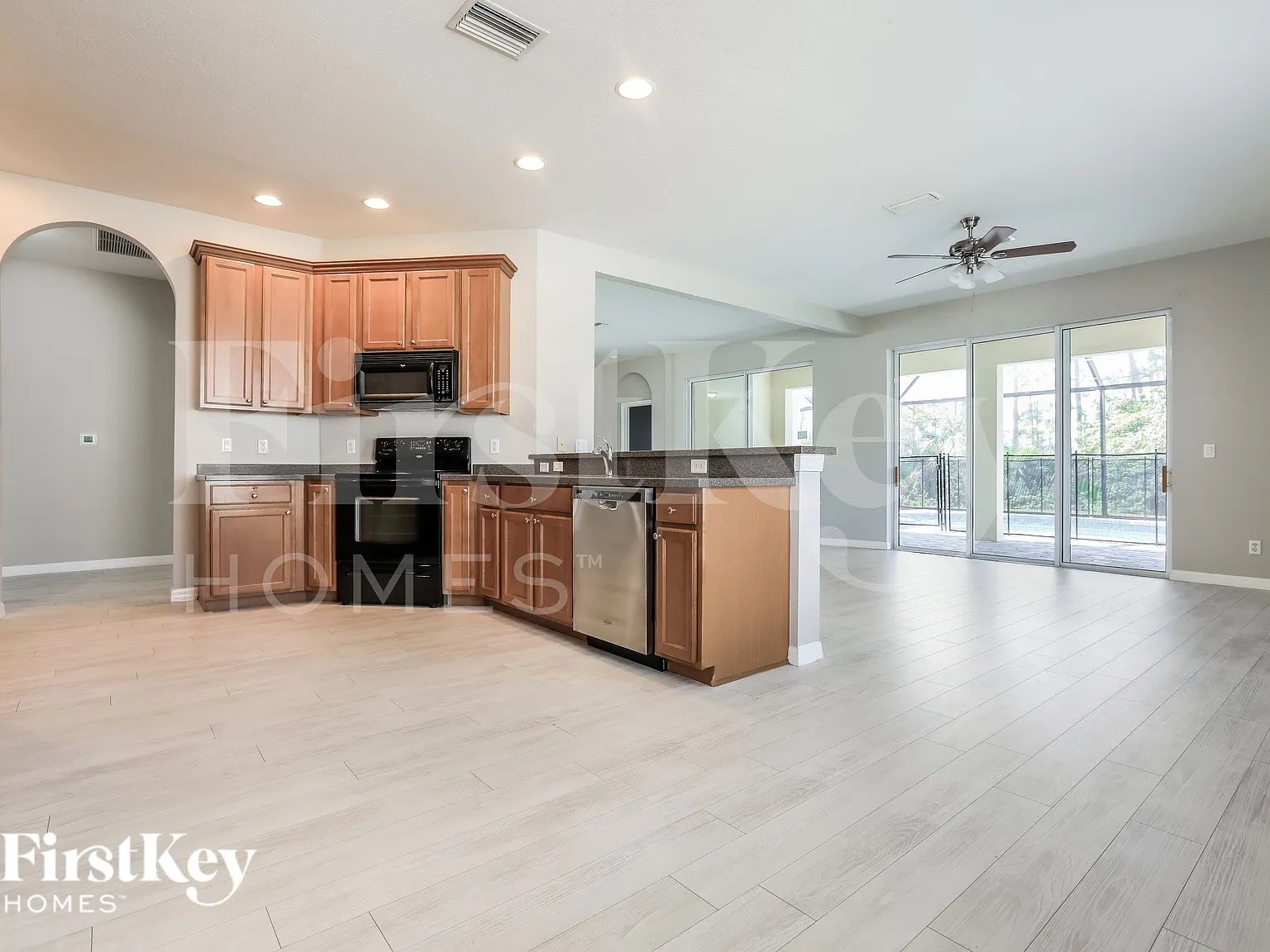 4 bed, 2.0 bath, 2219 sqft, $2,220 — Photo 3