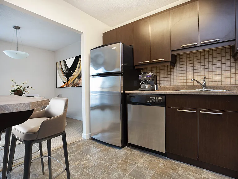 800 Corydon Ave — Photo 26