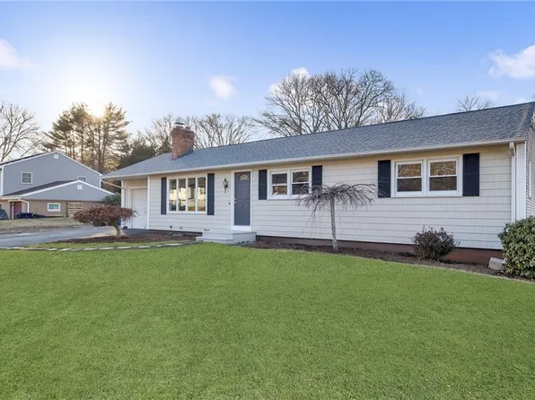 80 Sunnybrook Dr, North Kingstown, RI 02852