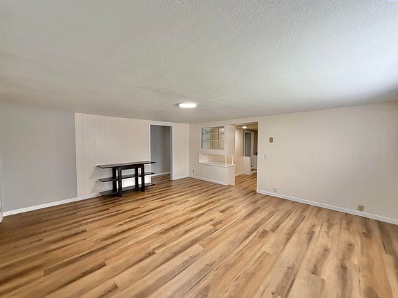5th image of 400 Sanford Ave