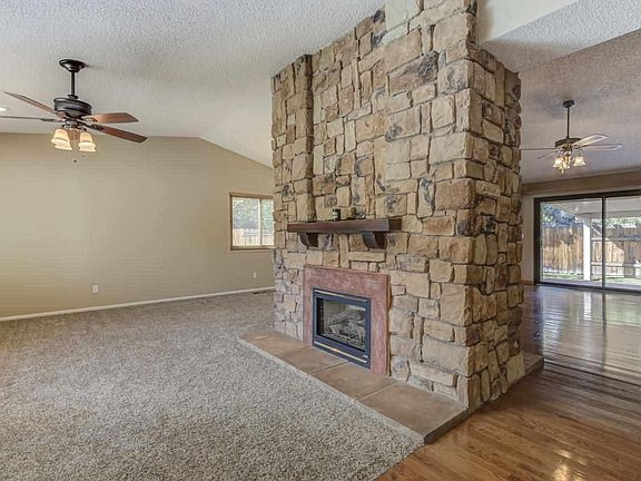 4th image of 2003 Blossom View Dr