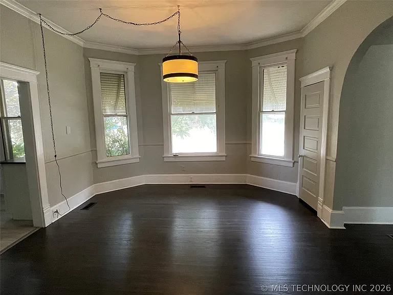 1347 S Florence Ave — Photo 7