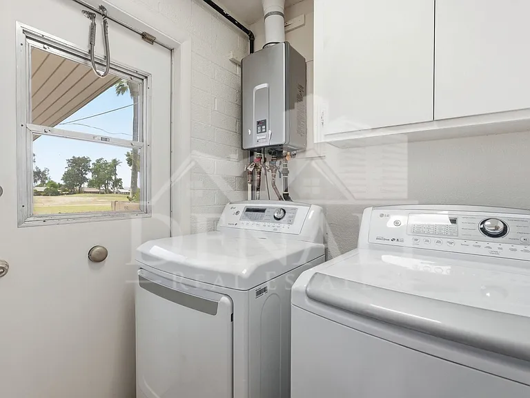 10747 W Hope Dr — Photo 22