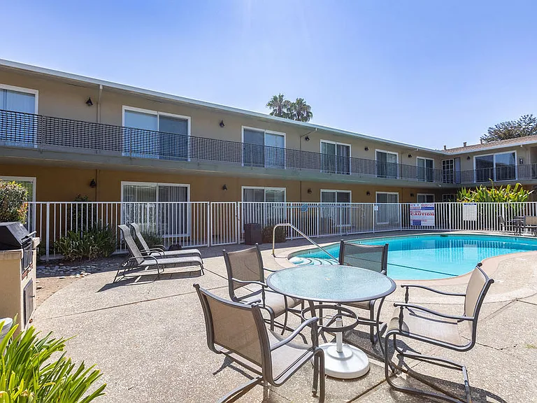 Sandalwood Apartments — Photo 15