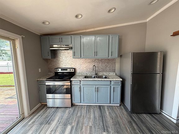 4th image of 300 Beachview Street