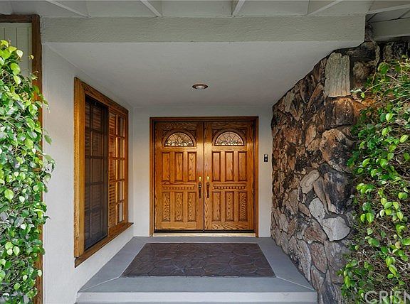 3rd image of 8937 Farralone Ave