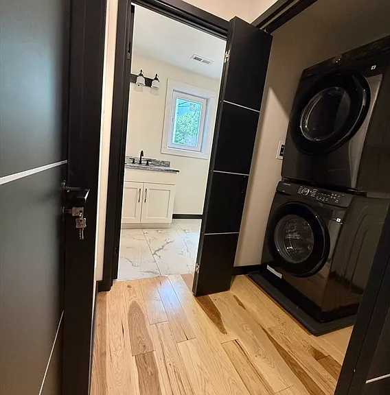 35 Greendale Ave #A — Photo 17