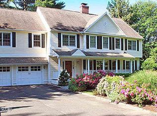 11 Dorchester Ln, Riverside, CT 06878