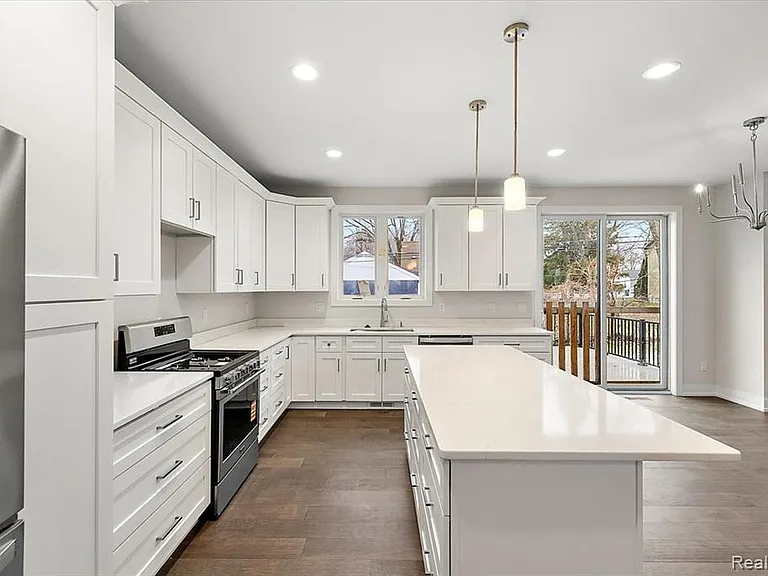2921 Walsh Dr — Photo 21