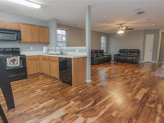 5th image of 933 Brooks Dr