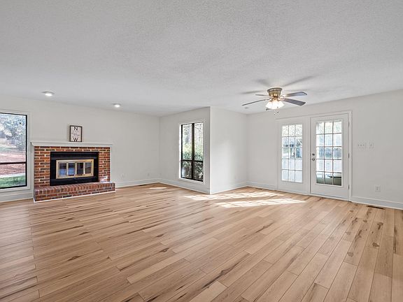 5th image of 139 Clancy Cir