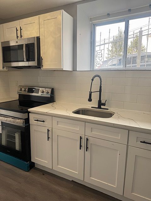 1st image of 4760 Carpenter Ave Floor 1