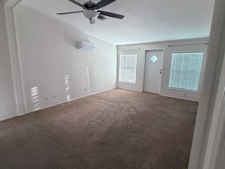4539 Rose Ln — Photo 15