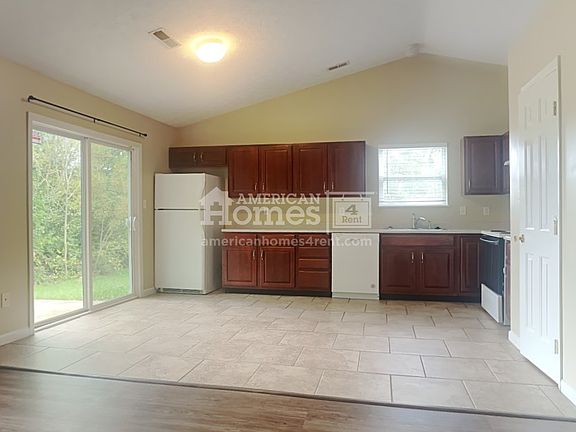 5th image of 131 Green Meadow Ct