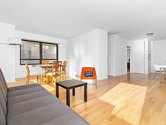 4th image of 240 E 47th St APT 5G