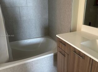 8201 41st St, Miami, FL 33166