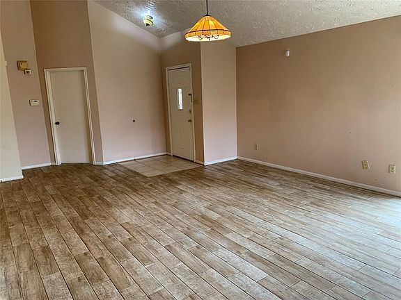 4th image of 12818 Westpark Dr