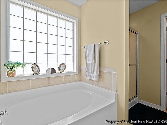4th image of 106 Polk St