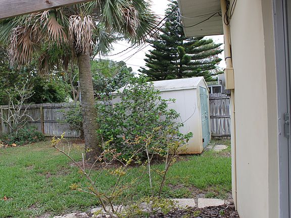 4th image of 215 Micanopy Ct