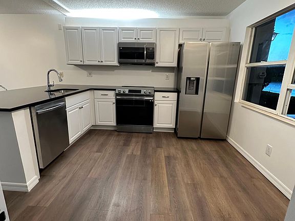 4th image of 2416 SW Danbury Ln